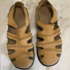 Clarks Women’s Springers Slip On  Sandals Tan Leather Size 8